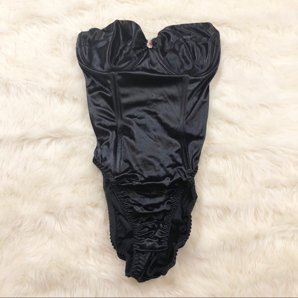 •Black Valeria Strapless Shiny Underwire Bodysuit•